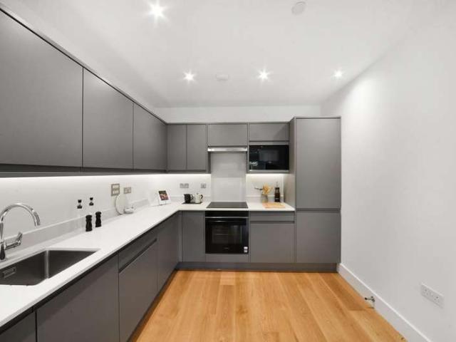 Apartment for sale in Oval, Greater London