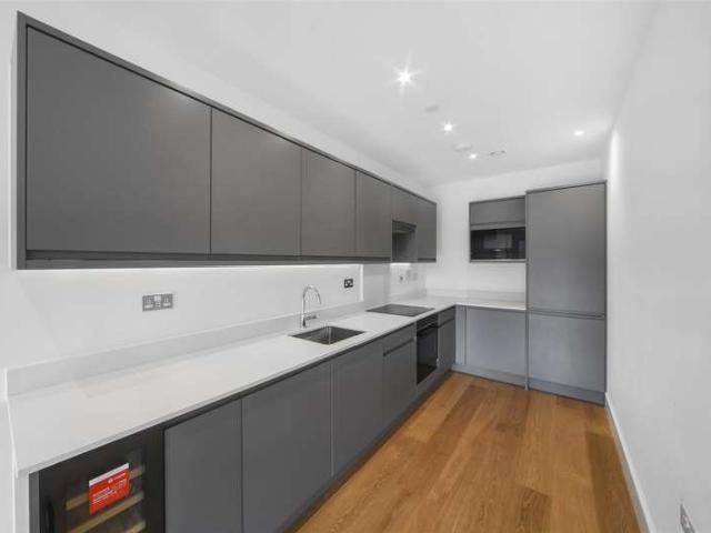 Apartment for sale in Oval, Greater London