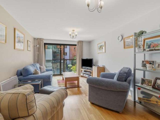 Apartment for sale in Greater London