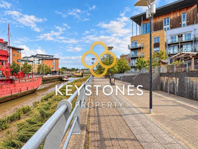Apartment for sale in Hythe, Colchester