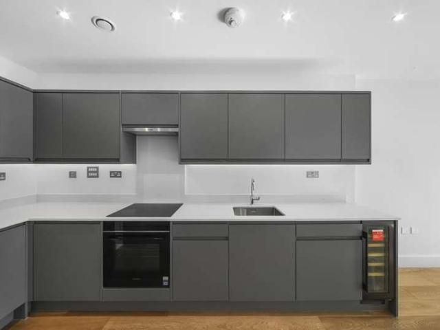Apartment for sale in Oval, Greater London