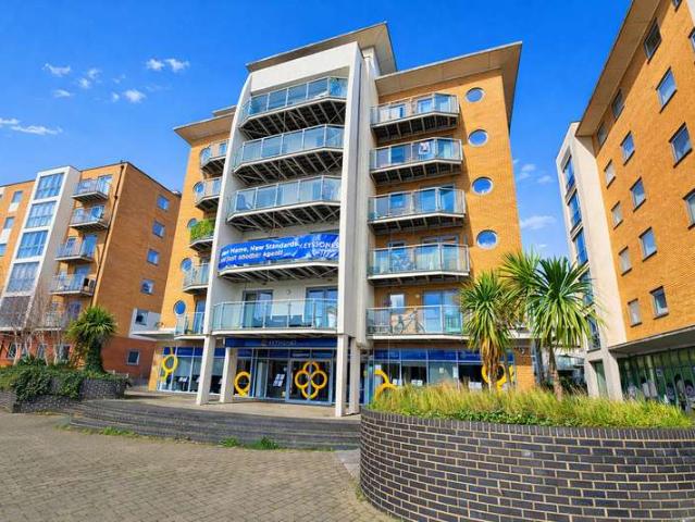 Apartment for sale in Hythe, Colchester