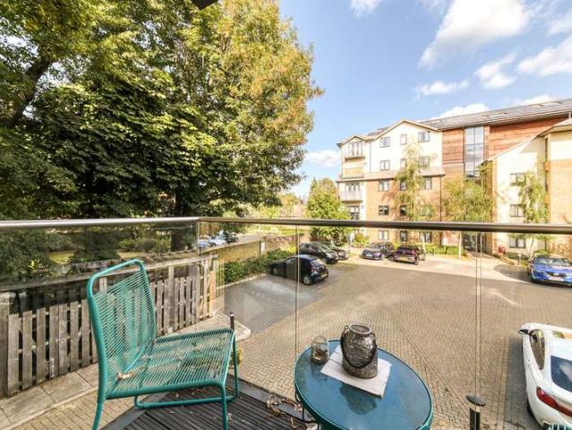 Apartment for sale in Croydon, Selhurst