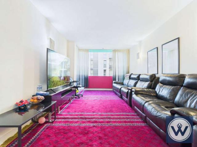 Apartment for sale in Hayes, Greater London