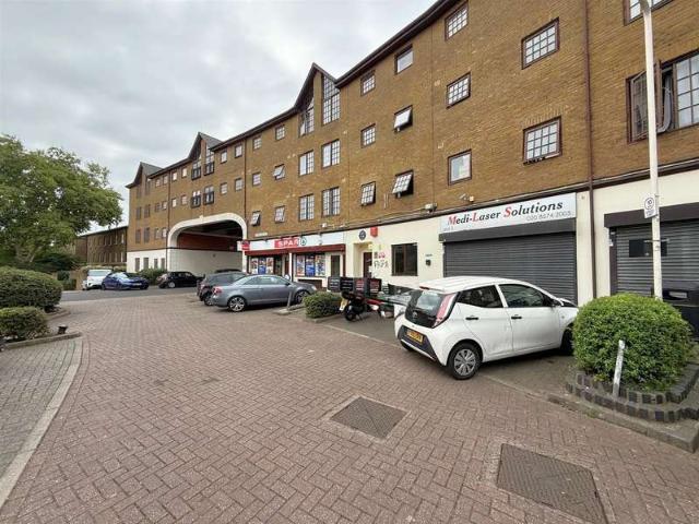 Apartment for sale in London Borough of Ealing, Hanwell