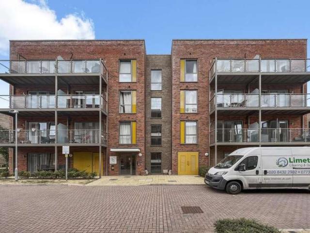 Apartment for sale in London Borough of Croydon, Addiscombe