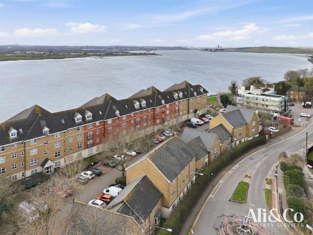 Apartment for sale in Purfleet, Essex