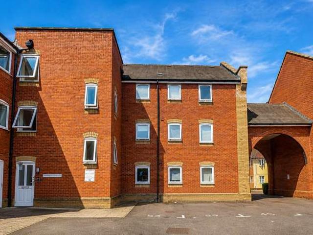 Apartment for sale in Hythe, Colchester