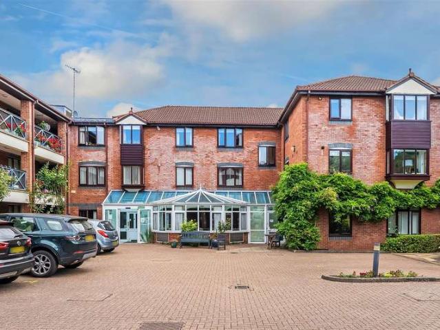 Apartment for sale in Oxted, Hillview