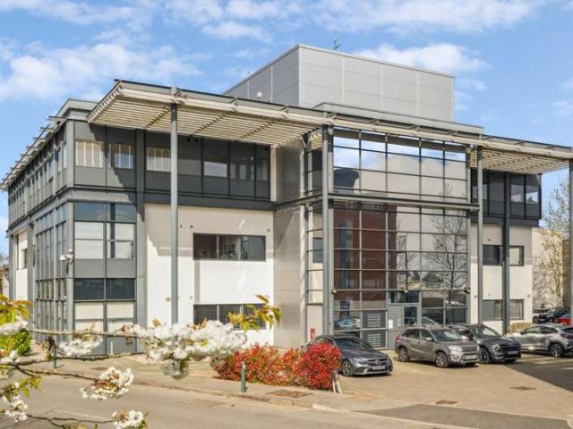 Apartment for sale in Highway, Maidenhead