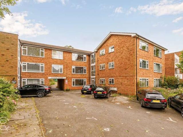 Apartment for sale in London Borough of Ealing, Greater London