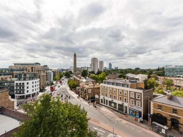 Apartment for sale in London Borough of Hounslow, Strand