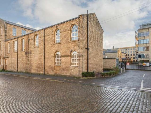Apartment for sale in Huddersfield, West Yorkshire