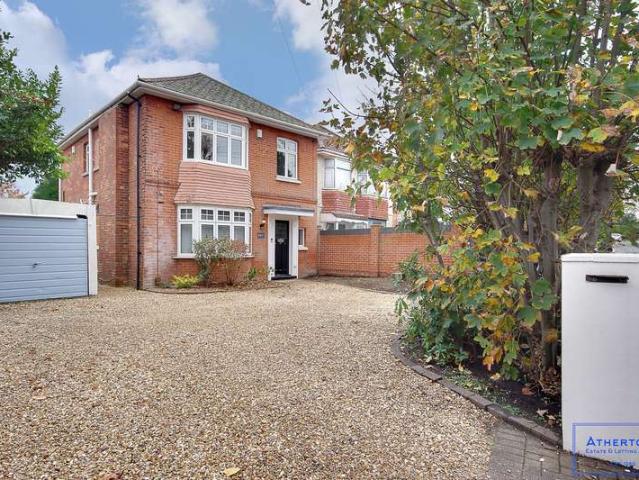 Apartment for sale in Charminster, Bournemouth