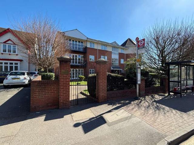 Apartment for rent in Upminster, Greater London