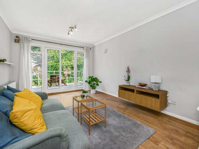 Apartment for sale in Crouch End, Greater London