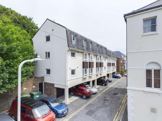 Apartment for sale in Golden Valley, Folkestone