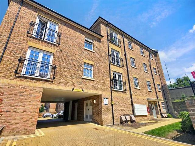 Apartment for sale in Allington, Midway