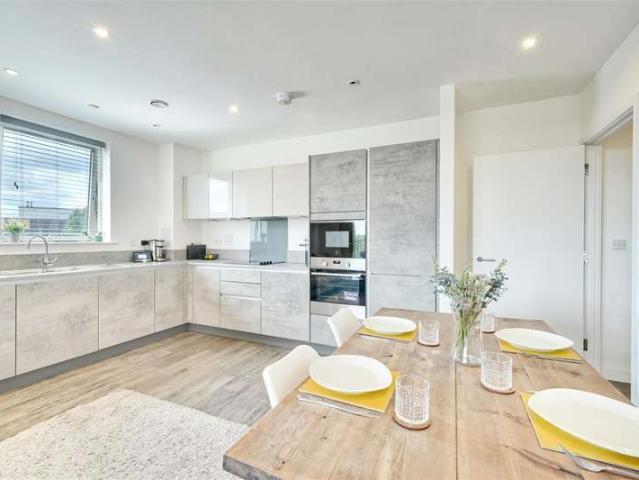 Apartment for sale in Ponders End, Greater London