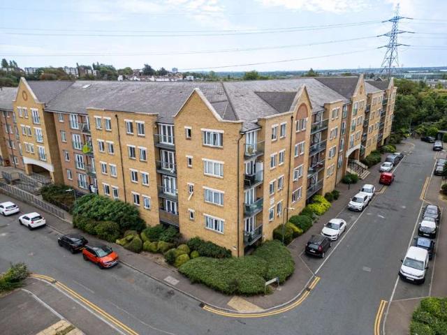 Apartment for sale in Ebbsfleet, Monks Orchard