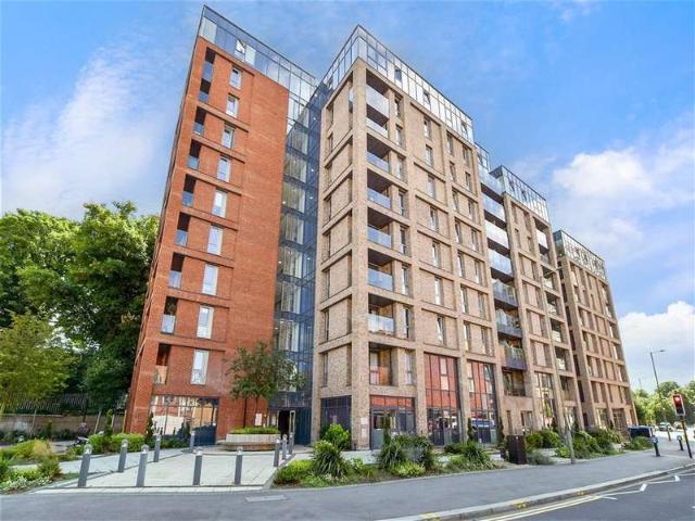 Apartment for sale in Red Hill, Surrey