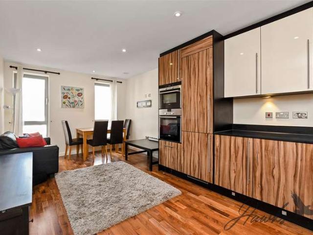 Apartment for sale in Fulham, Walham Green