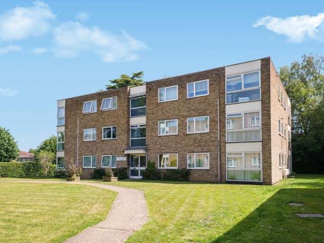 Apartment for sale in London Borough of Croydon, Waddon