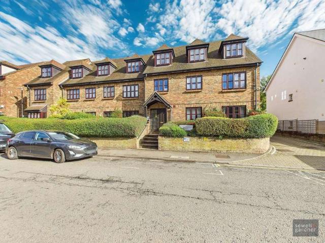 Apartment for sale in Heronsgate, Batchworth