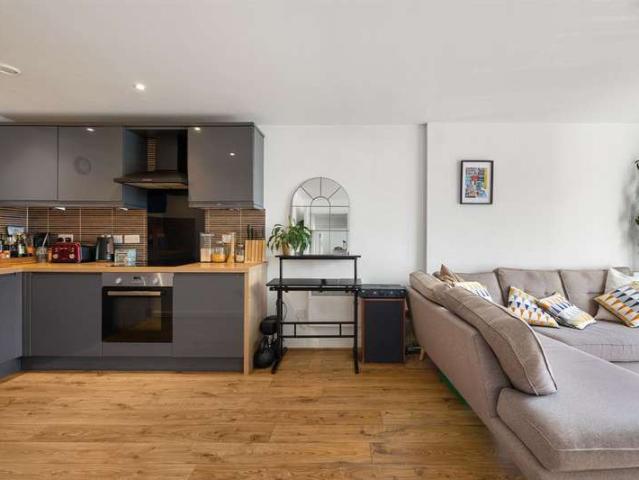 Apartment for sale in Lawrence Hill, Bristol