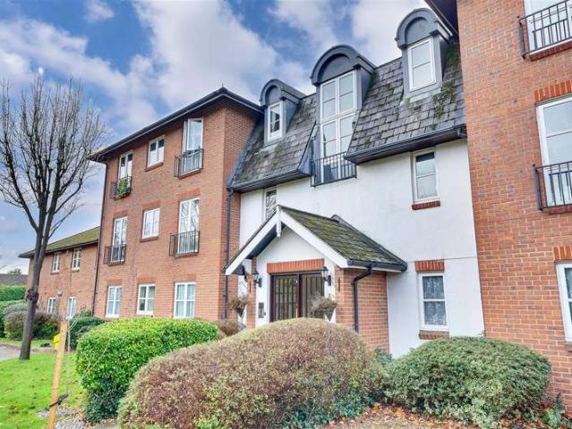 Apartment for sale in London Borough of Enfield, Greater London