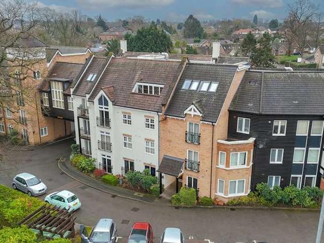 Apartment for sale in Oadby, Leicestershire
