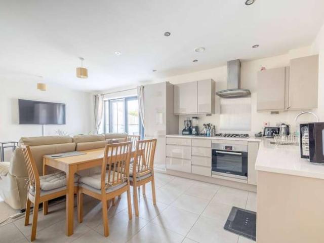 Apartment for sale in Beeches Community Board, Buckinghamshire