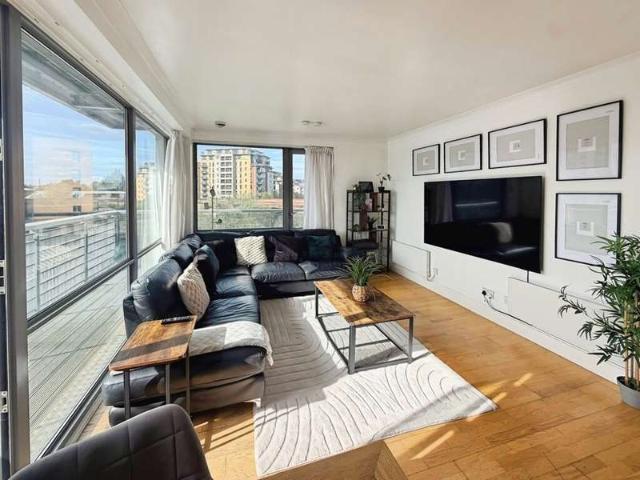 Apartment for sale in Steander, Leeds