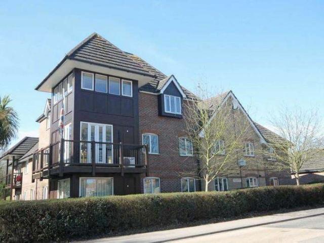 Apartment for sale in Lowford, Helford