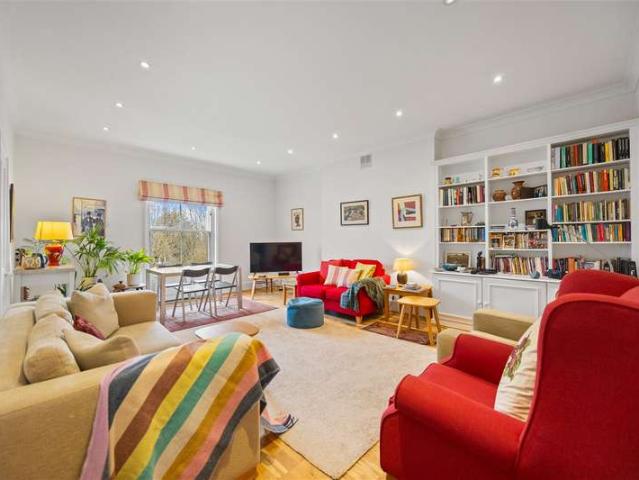 Apartment for sale in Belsize Park, Greater London