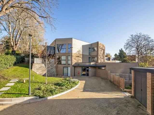Apartment for sale in London Borough of Croydon, South Norwood