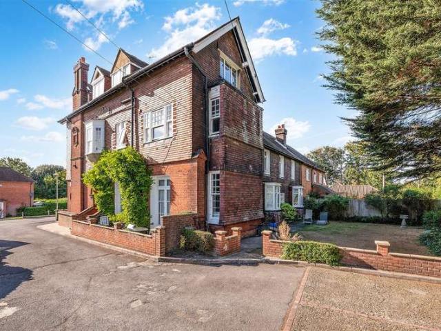 Apartment for sale in London Borough of Sutton, Greater London