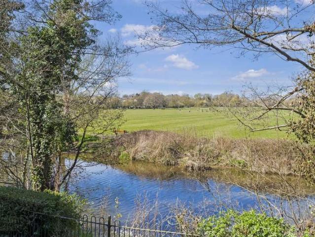 Apartment for sale in Brook Street, Bourne Vale
