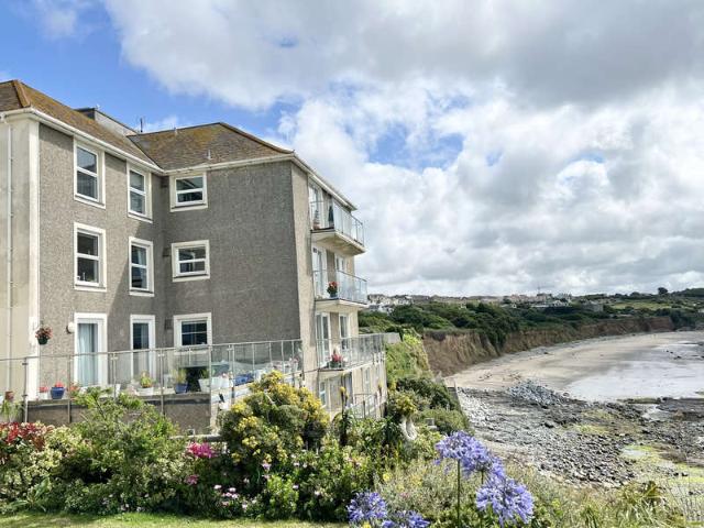 Apartment for sale in Marazion