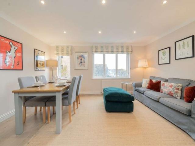 Apartment for sale in London Borough of Hammersmith and Fulham, Greater London