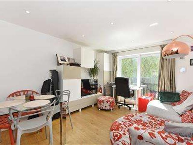 Apartment for sale in Isle Of Dogs, Greater London