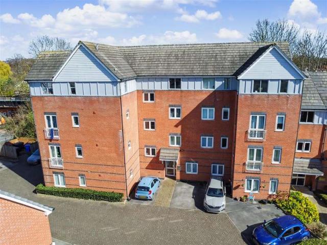 Apartment for sale in Caldermill, East Midlands