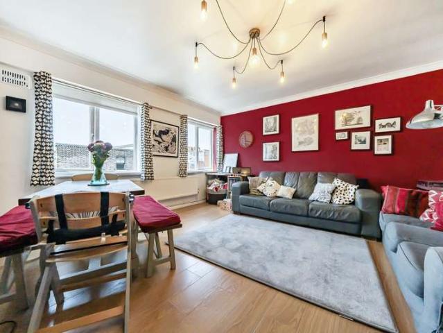 Apartment for sale in London Borough of Lewisham, Deptford
