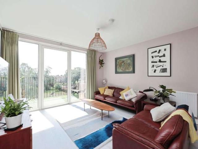 Apartment for sale in Hayes, Greater London