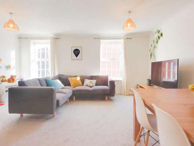 Apartment for sale in Wotton Pitch, Gloucester