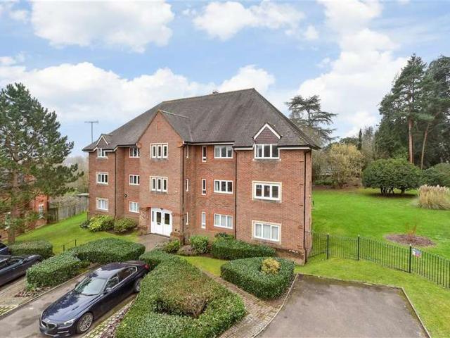Apartment for sale in Pachesham Park, Surrey