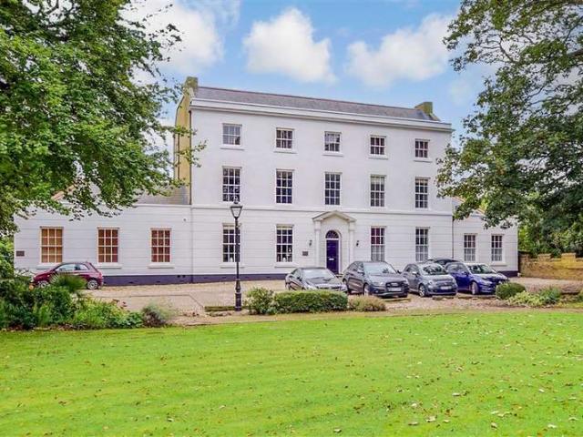 Apartment for sale in Acol, Kent