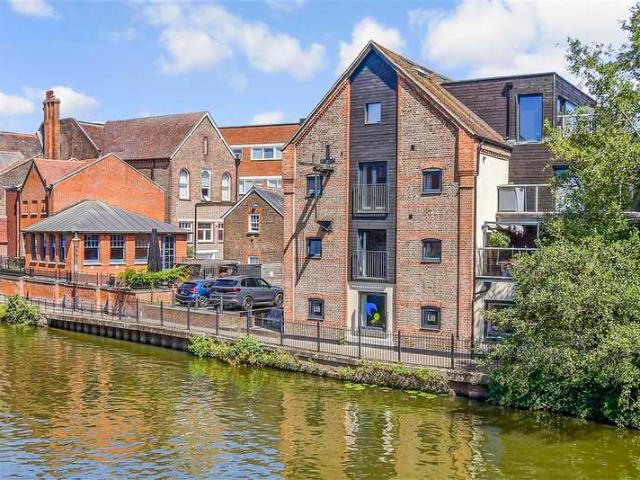 Apartment for sale in Brook Street, Bourne Vale