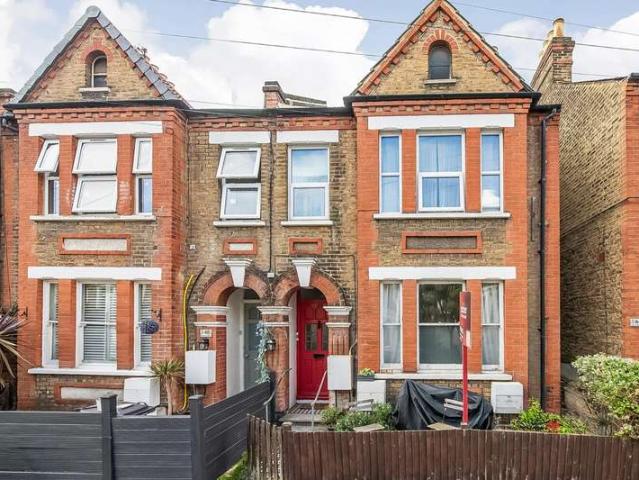 Apartment for sale in West Norwood, Greater London