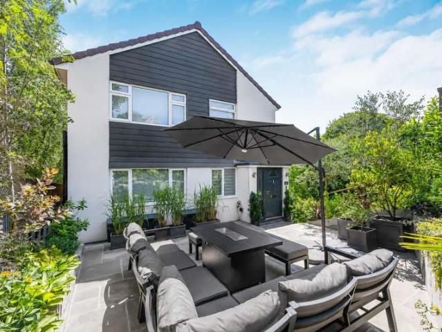 Apartment for sale in Henley-on-Thames, Berrick Salome